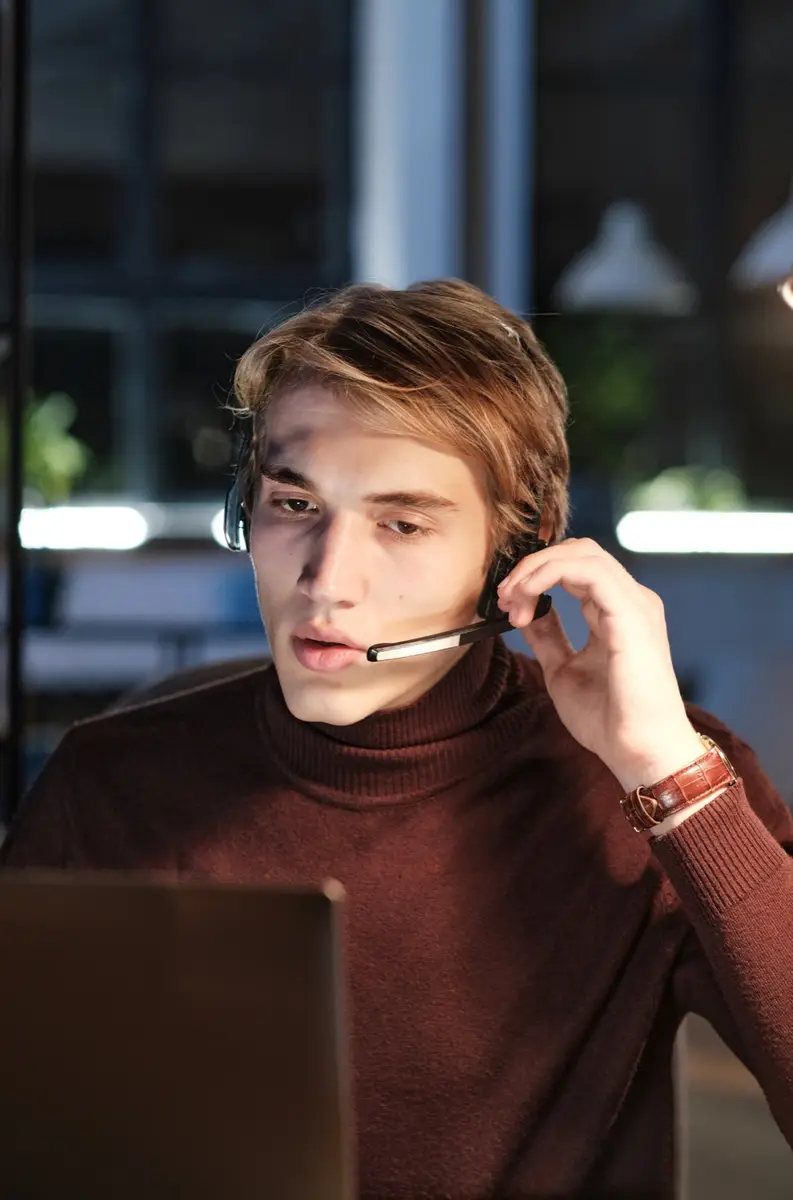Agent wearing a headset during an outbound call